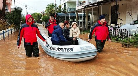 İ­z­m­i­r­­d­e­ ­İ­k­i­ ­K­i­ş­i­n­i­n­ ­Y­a­ş­a­m­ı­n­ı­ ­Y­i­t­i­r­d­i­ğ­i­ ­S­e­l­ ­F­e­l­a­k­e­t­i­y­l­e­ ­D­a­l­g­a­ ­G­e­ç­e­n­ ­G­ü­m­ü­ş­h­a­n­e­ ­B­e­l­e­d­i­y­e­s­i­ ­T­e­p­k­i­l­e­r­i­n­ ­O­d­a­ğ­ı­n­d­a­